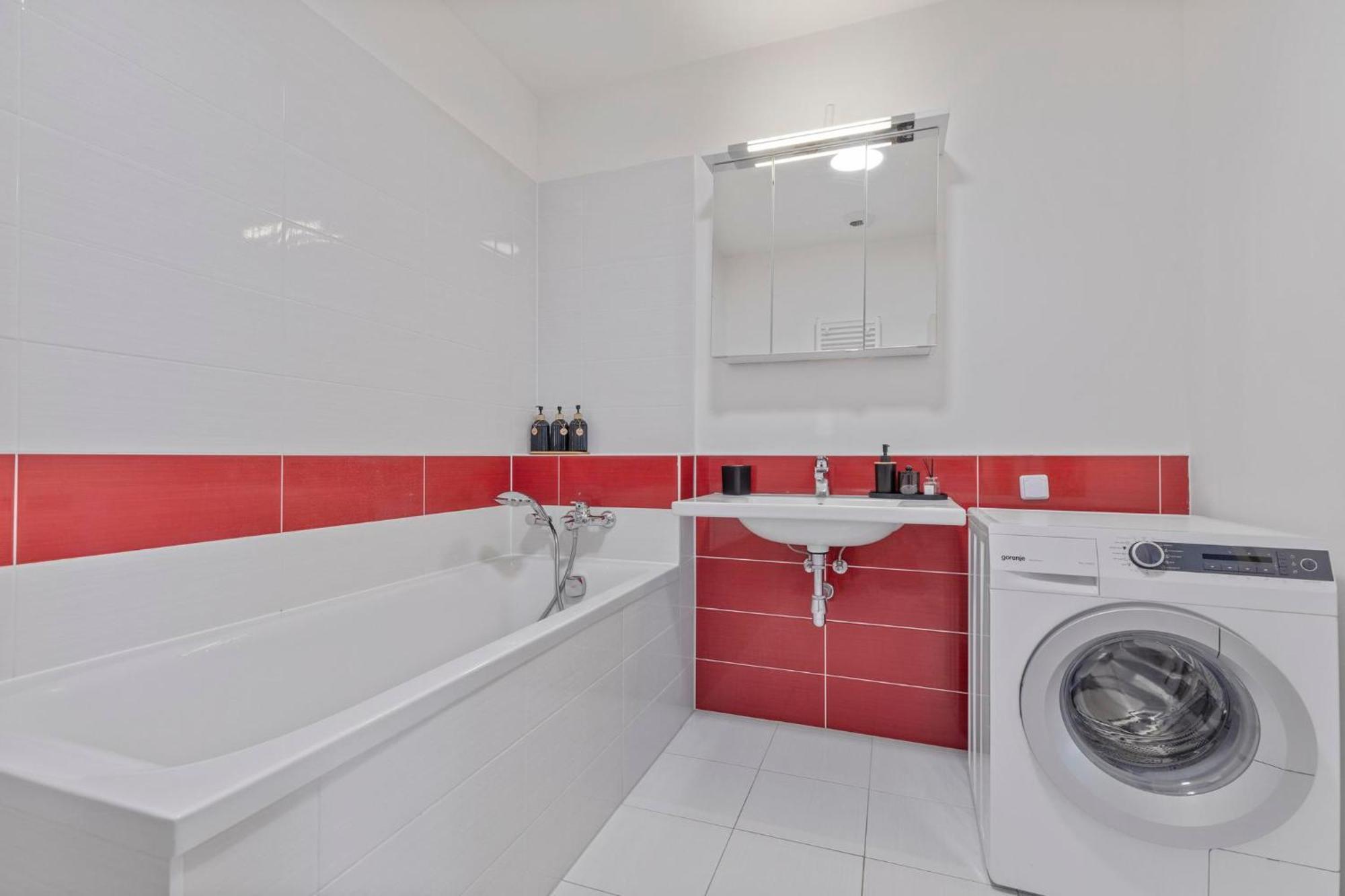 Panorama City Apartment In Downtown Area With Free Parking And Castle View براتسيلافا المظهر الخارجي الصورة