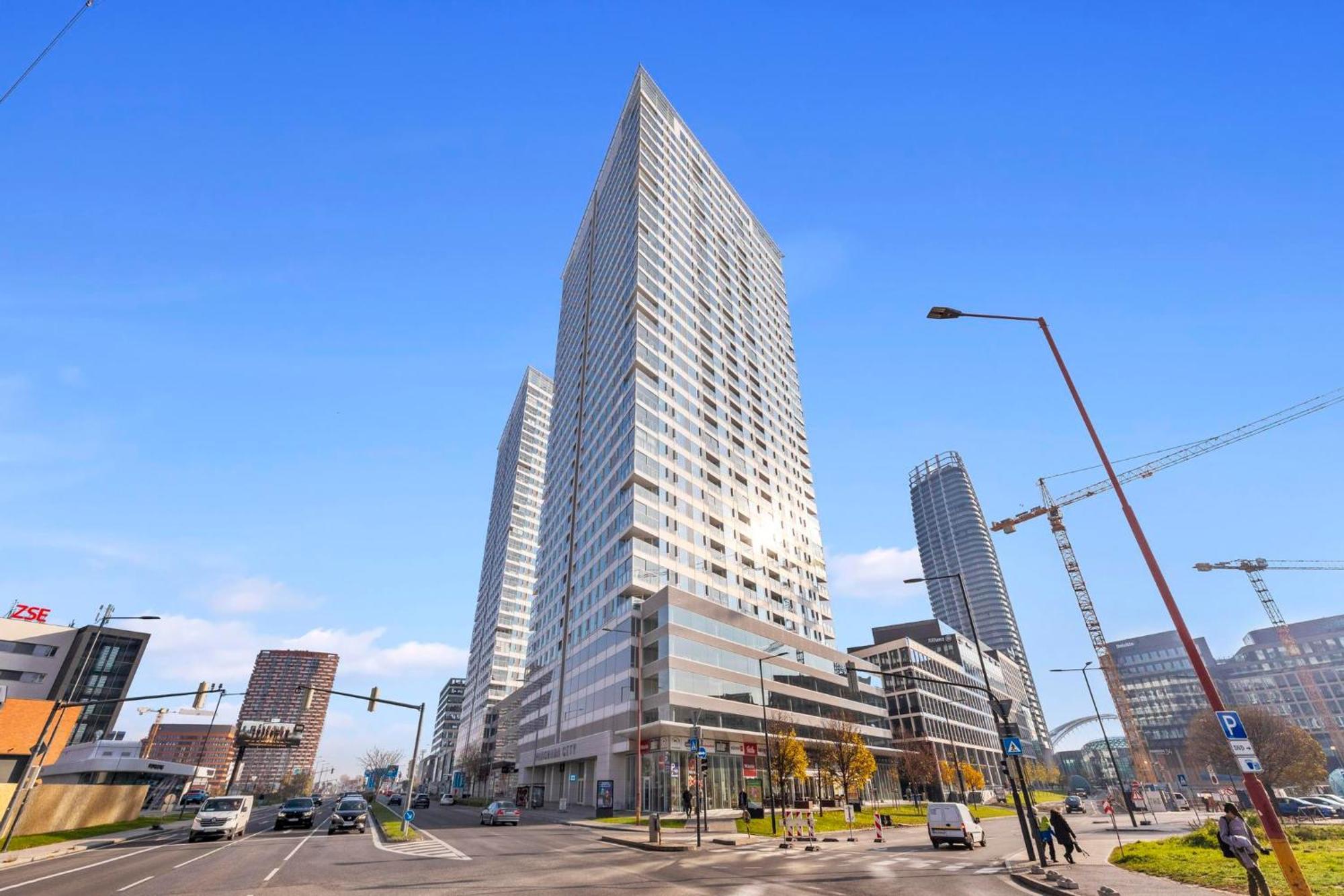 Panorama City Apartment In Downtown Area With Free Parking And Castle View براتسيلافا المظهر الخارجي الصورة