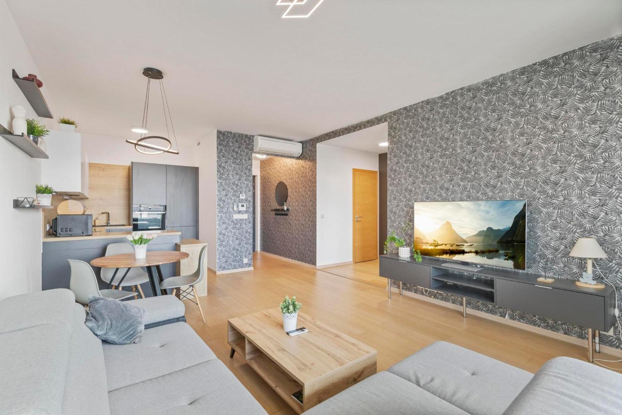 Panorama City Apartment In Downtown Area With Free Parking And Castle View براتسيلافا المظهر الخارجي الصورة