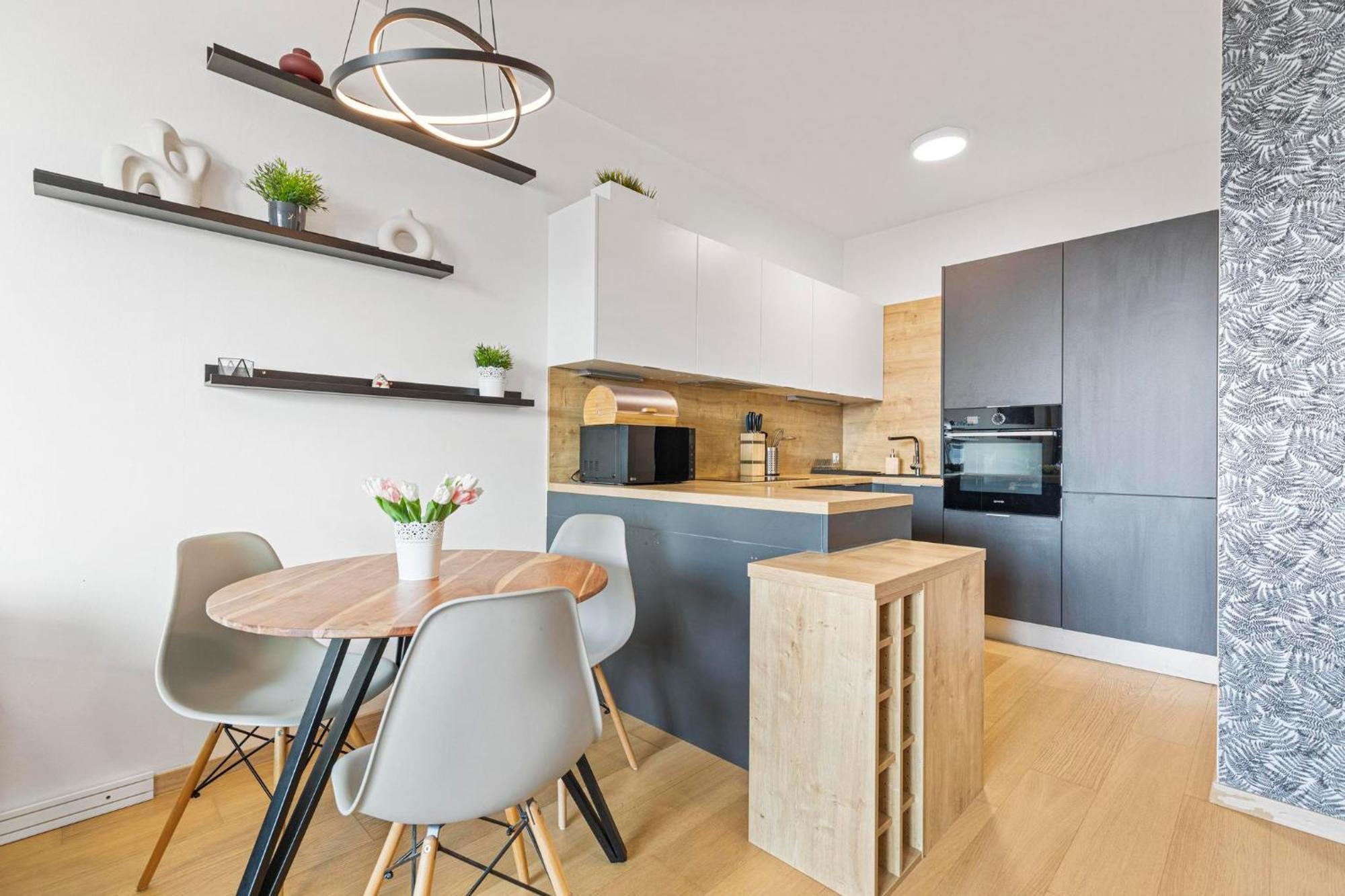 Panorama City Apartment In Downtown Area With Free Parking And Castle View براتسيلافا المظهر الخارجي الصورة