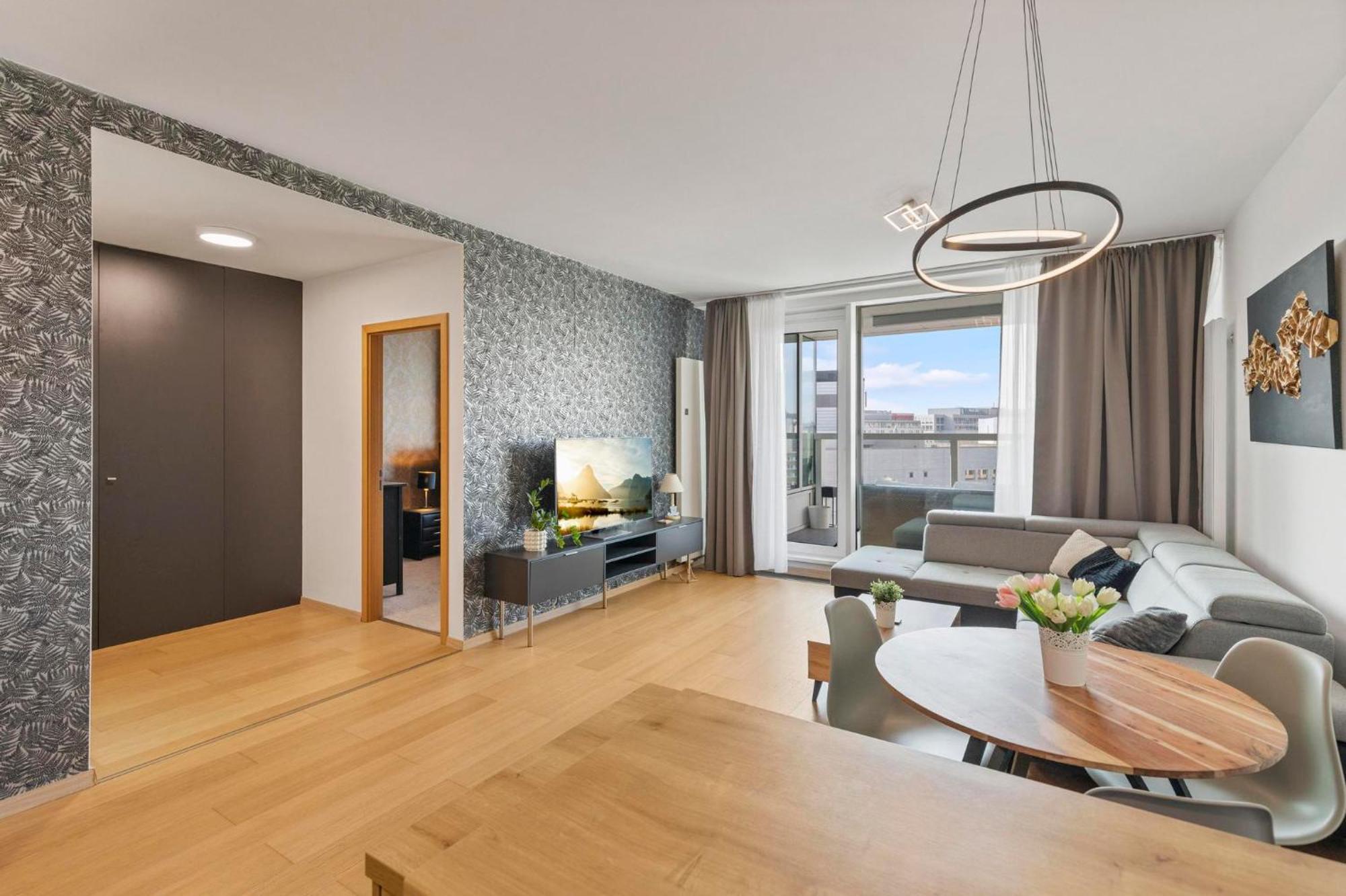 Panorama City Apartment In Downtown Area With Free Parking And Castle View براتسيلافا المظهر الخارجي الصورة