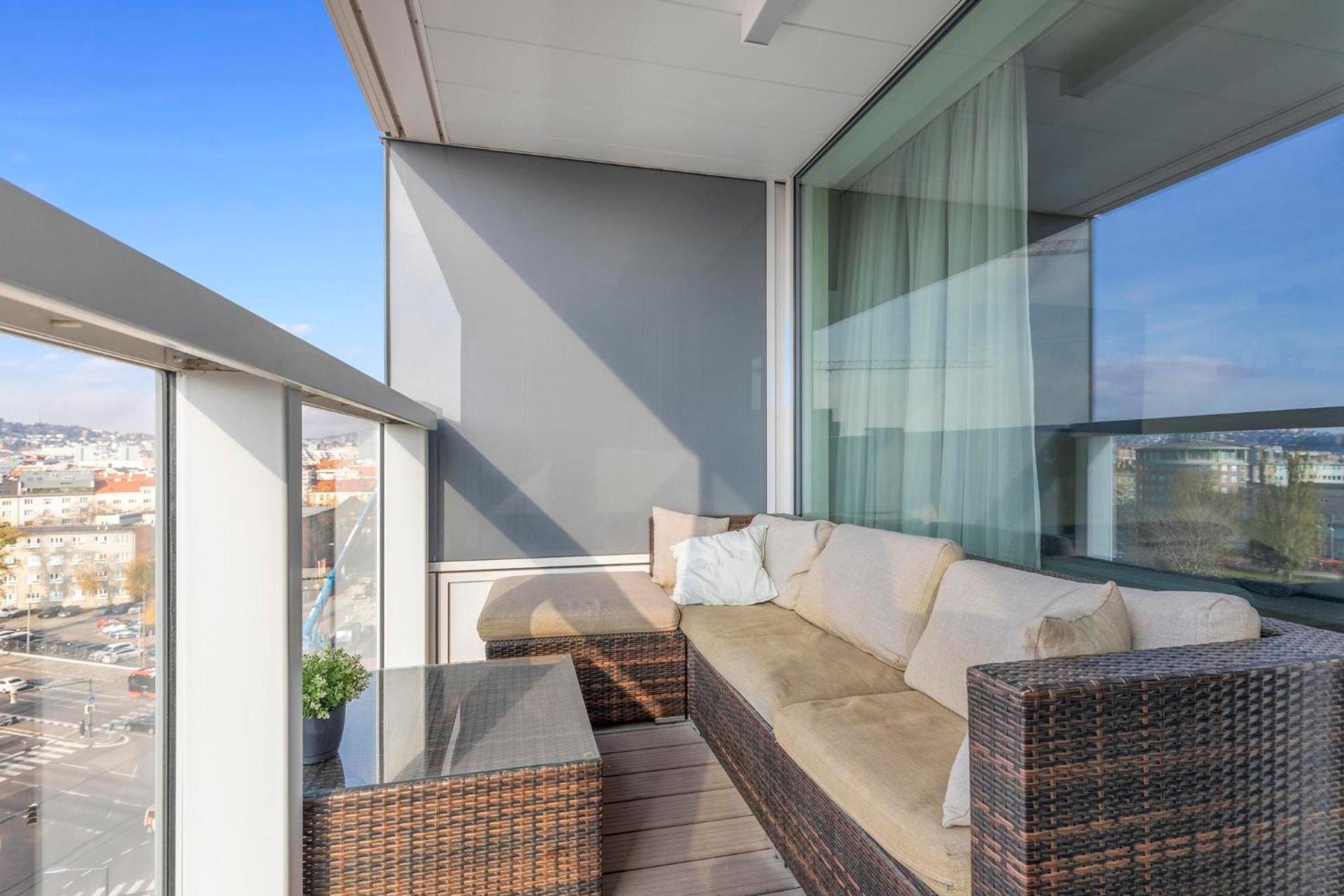 Panorama City Apartment In Downtown Area With Free Parking And Castle View براتسيلافا المظهر الخارجي الصورة